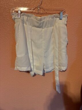 Maze White Shorts